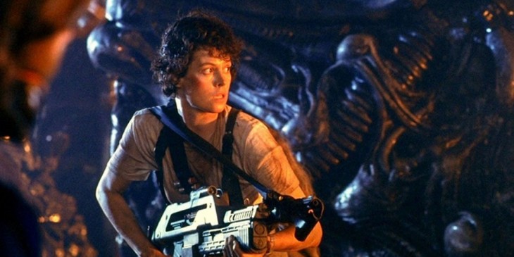 Aliens (1986) - Sigourney Weaver and gun