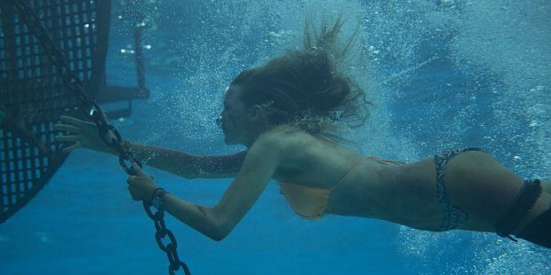 Nancy (Blake Lively) in Columbia Pictures' THE SHALLOWS.